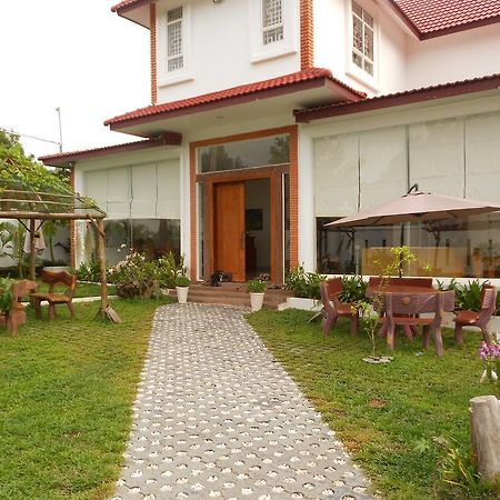 Swiss Villa Сиханоуквил Екстериор снимка
